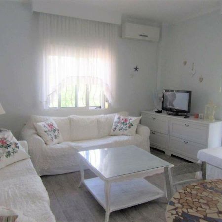 Pefkohori Apart. Near The Beach With Indor Parking And Yard Exterior foto